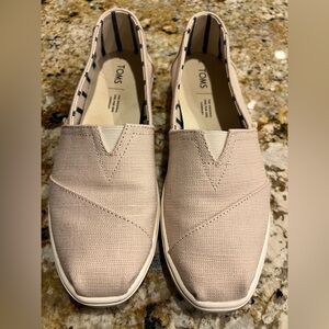 TOMS Women's Cream Canvas Slip-On Shoes – Size 8 Casual Flats Striped Lining
